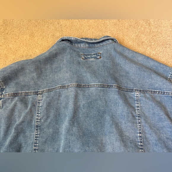 Maurices Denim Jacket Light Wash with Adjustable Waist & Raw Hem Size 2X - Picture 10 of 15